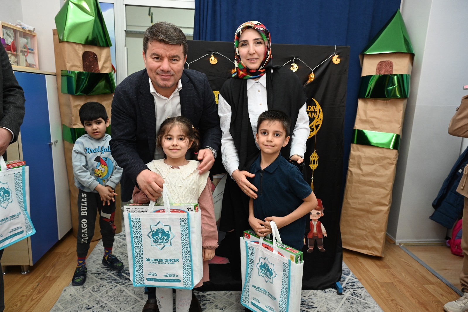 Belediye Başkanı Dr. Evren Dinçer, eşi Merve Dinçer ile birlikte
