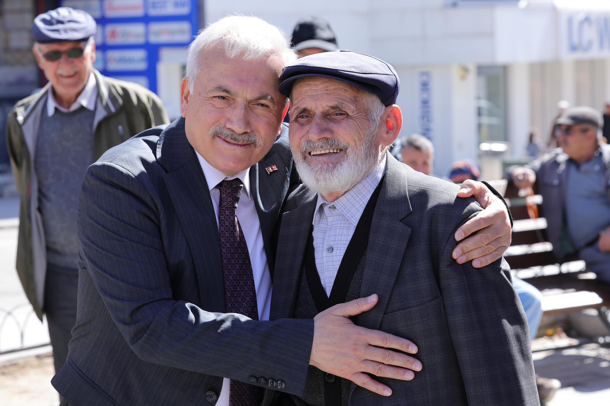 Vali Kumbuzoğlu;Milli İrade Meydanı’nda Vatandaşlarla Buluştu!