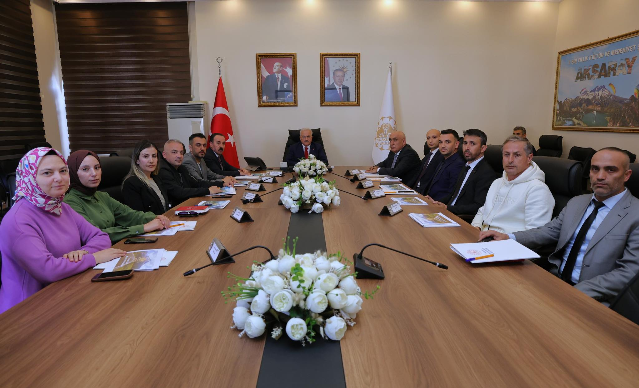 Vali Kumbuzoğlu, “Mahalle Benim Ailem Projesi” kapsamında görüşme yaptı