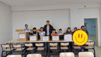 Ağaçören Atatürk Ortaokulu öğrencileri, harçlıklarından biriktirdikleri paralar, ailelerinden ve öğretmenlerinden