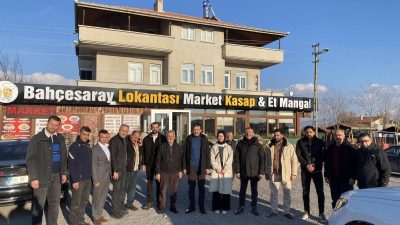 İftar öncesi çat kapı ziyaretlerini geleneksel hale getiren AK Parti
