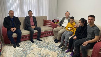 Sultanhanı Kaymakamı Bilal Göksun, Belediye Başkanı Fahri Solak ile birlikte