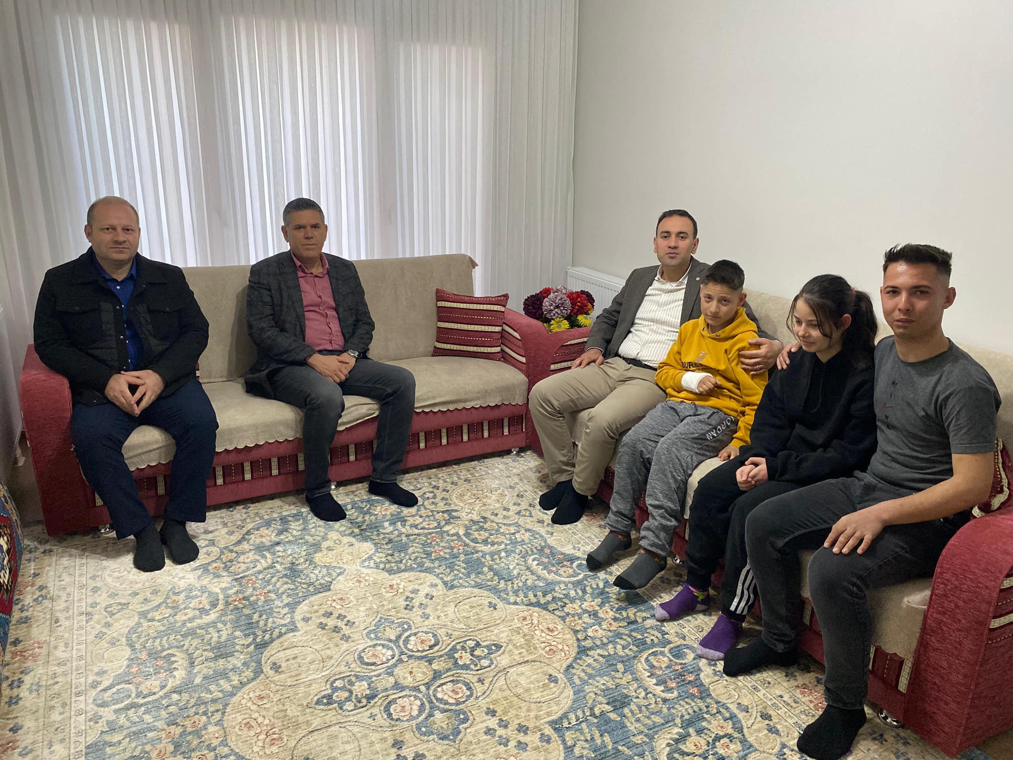 Kaymakam ve Belediye Başkanı’ndan ziyaret; Ailenin talepleri dinlendi