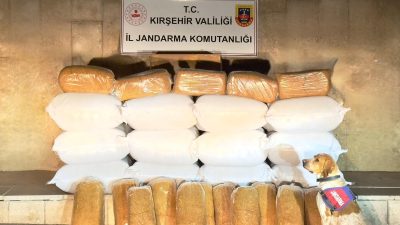 Kırşehir’de düzenlenen operasyonda 633 kilogram kaçak tütün ele geçirildi. İl