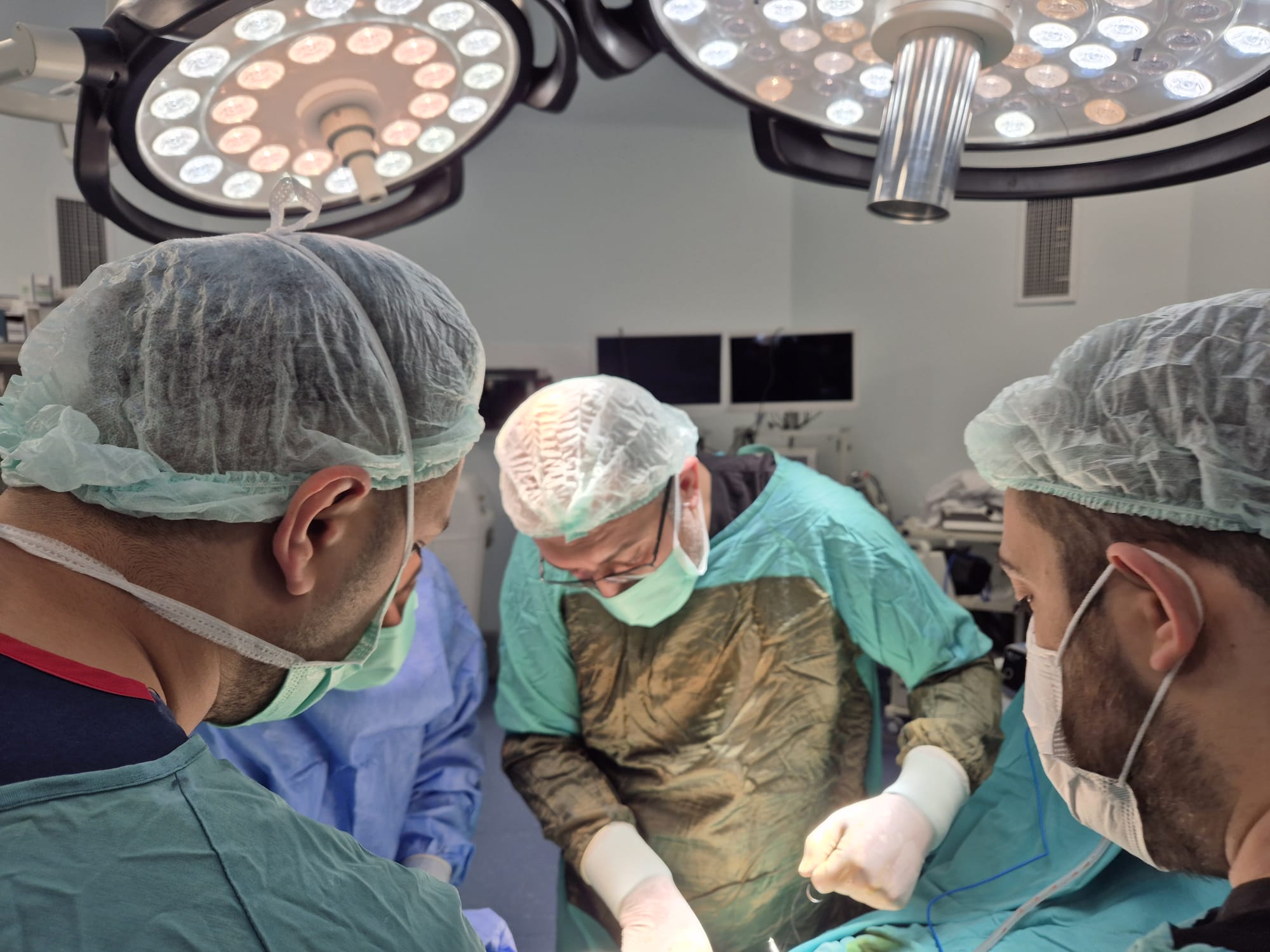 Yaklaşık üç yıldır sağ böbreğinde teşhis edilen kitle nedeniyle şifa