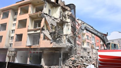 Şehir genelinde yaptığı kentsel dönüşüm projeleri ile adından söz ettiren