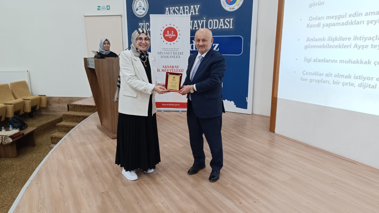 Aksaray İl Müftülüğü ve Gençlik Koordinatörlüğü tarafından düzenlenen “Eğitimcilere Yol