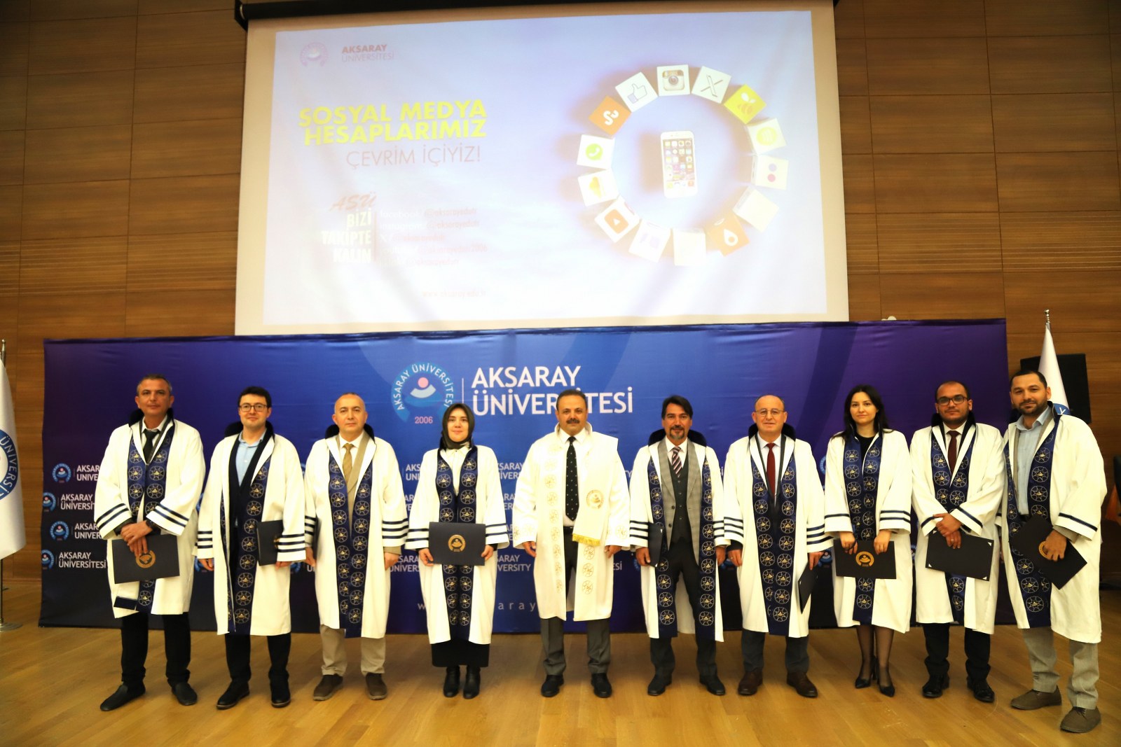 ASÜ’de ünvanda yükselen 174 akademisyen cübbelerini giydi