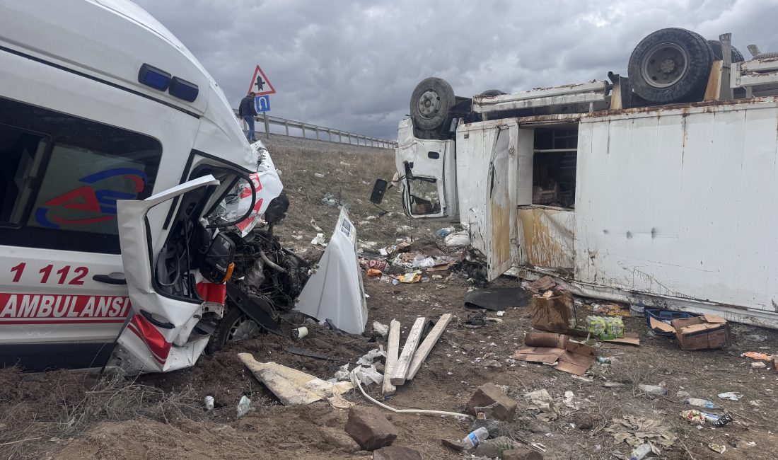 Kayseri’de ambulans ile kamyonetin