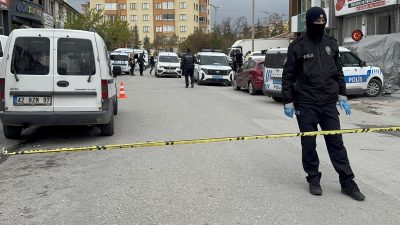 Konya'nın Karatay ilçesinde aralarında husumet bulunan dünürler arasında çıkan silahlı