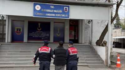 Kırıkkale’de haklarında kesinleşmiş hapis cezası bulunan 2 firari yakalandı. Valilikten