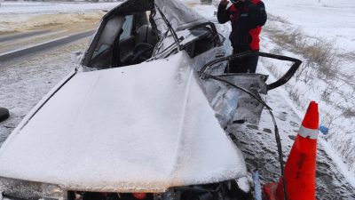 Kayseri'de tır ile otomobilin çarpışması sonucu 2 kişi hayatını kaybetti.