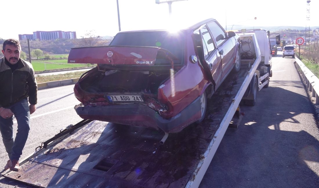 Kırıkkale’de 3 aracın karıştığı trafik kazasında yaralanan 4 kişi tedavi