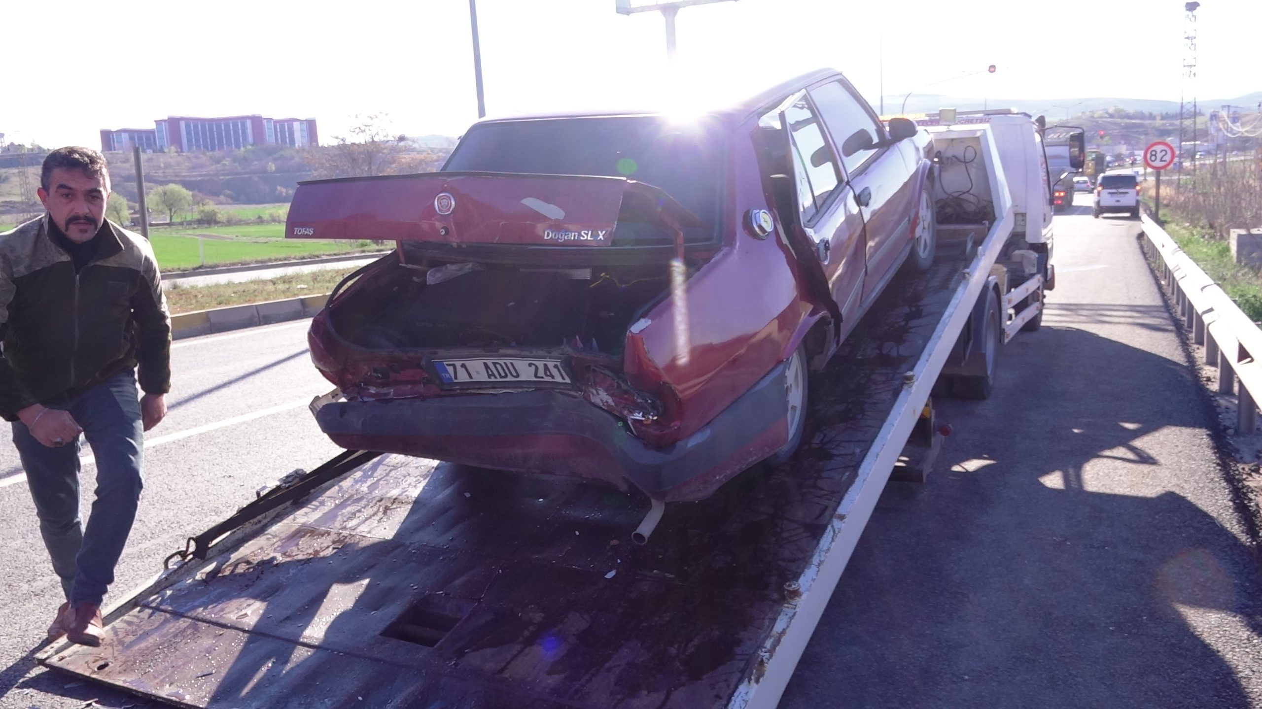 Kırıkkale’de 3 aracın karıştığı trafik kazasında yaralanan 4 kişi tedavi