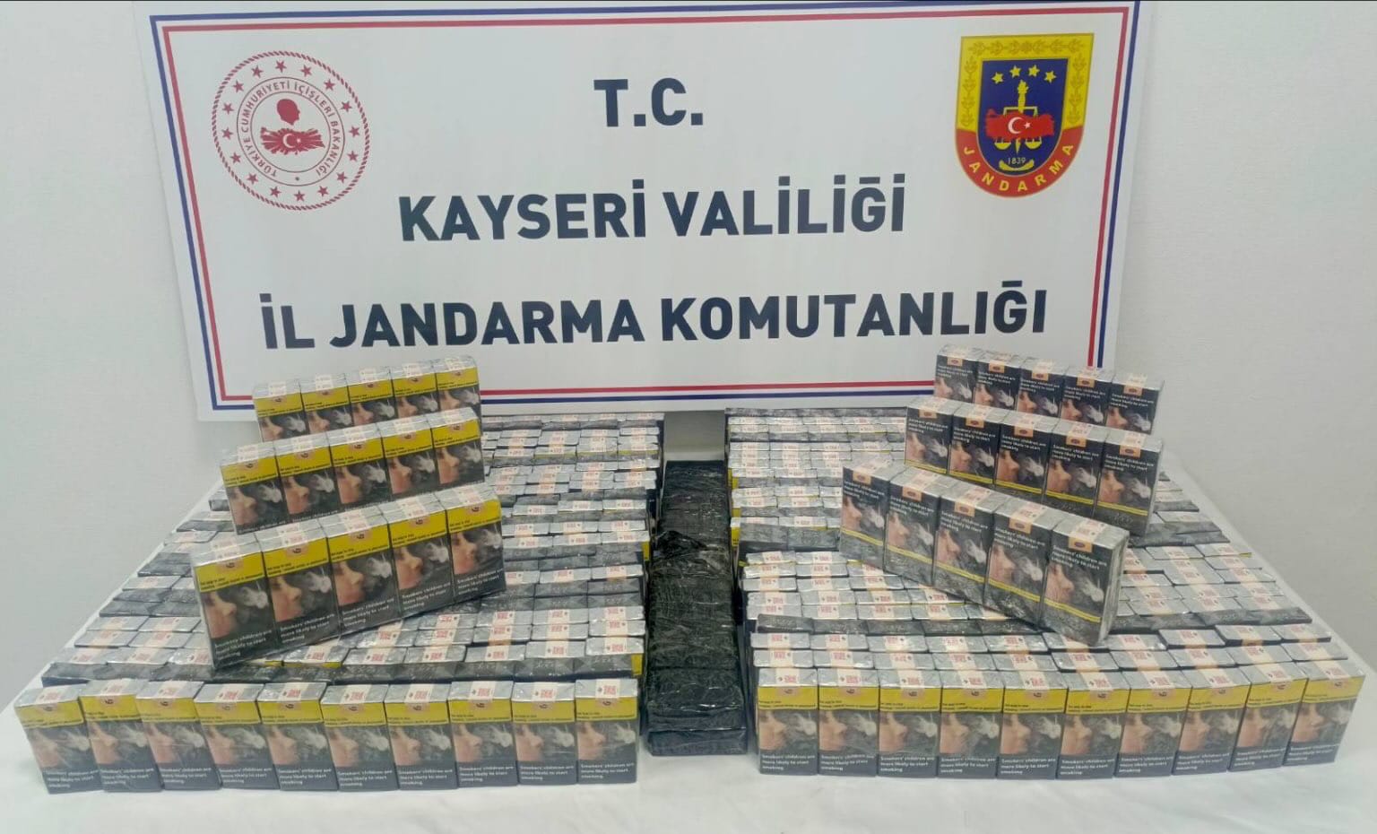 Kayseri’de gümrük kaçağı 590 paket sigara ele geçirildi. İl Jandarma
