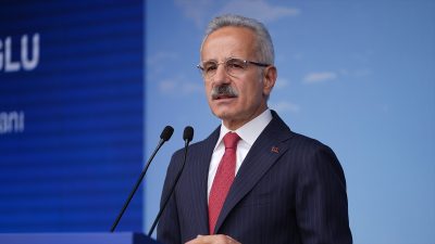 Ulaştırma ve Altyapı Bakanı Uraloğlu, BTK Mobil Cihaz Kayıt Sistemi'ne