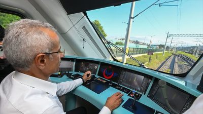 Bakan Uraloğlu, demir yollarında enerji tasarrufu sağlayan sürüş yöntemlerini devreye