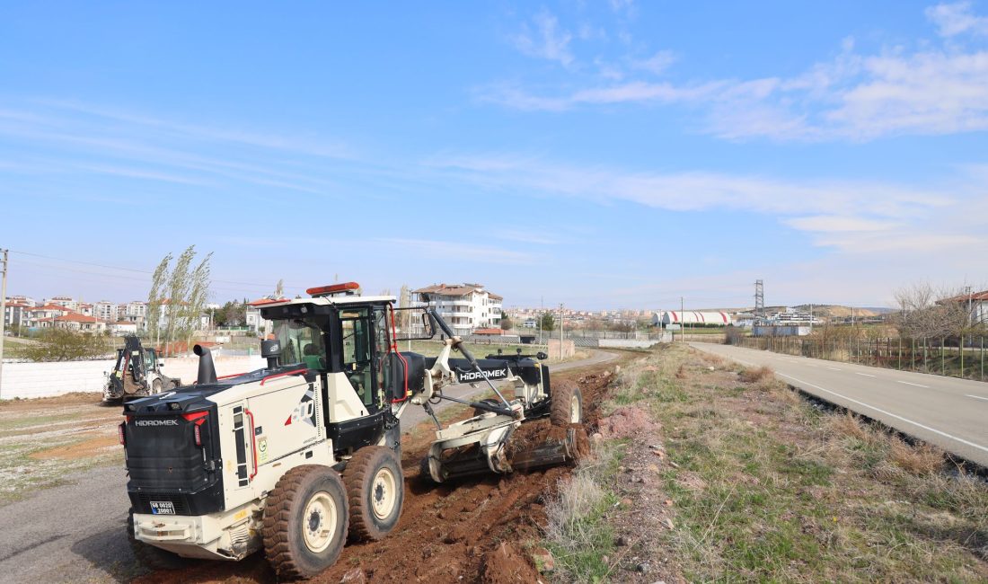 Aksaray Belediyesi ekipleri, Çiftlik Mahallesi’nde yol genişletme çalışmaları başlattı. Gece
