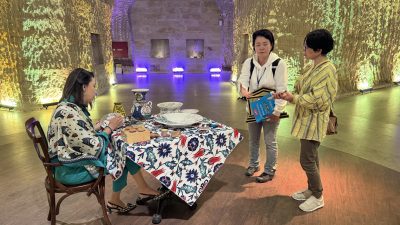 Nevşehir'in Avanos ilçesindeki atölyelerde yaşatılan Kapadokya'nın zengin seramik sanatı, Japonya'da