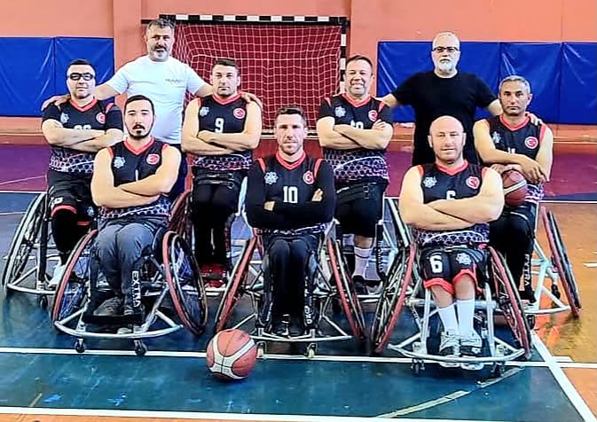 Final grubunda mücadele eden
