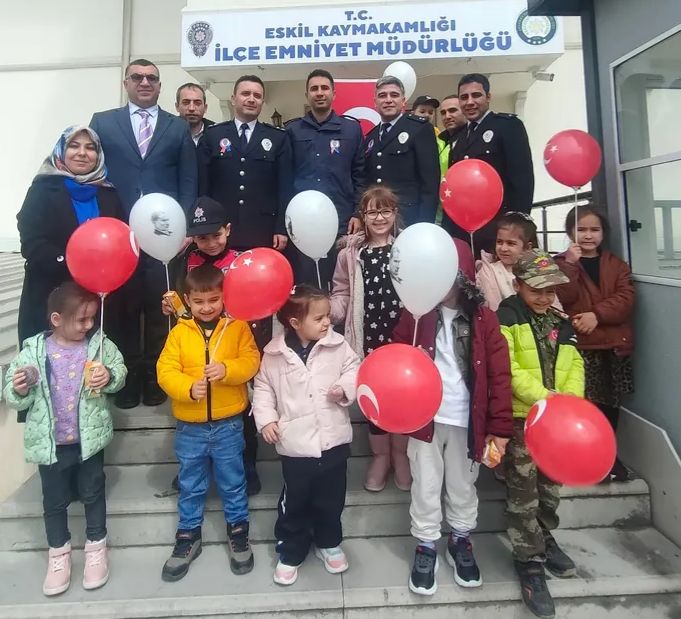 180 yıllık gurura miniklerden kutlama sürprizi!