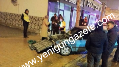 Aksaray’ın Ortaköy ilçesinde iki otomobilin kavşakta çarpışması sonucu meydana gelen
