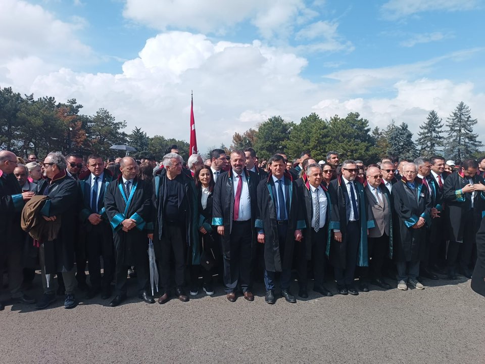 Aksaray Barosu’ndan Avukatlar Günü’nde Anıtkabir ziyareti