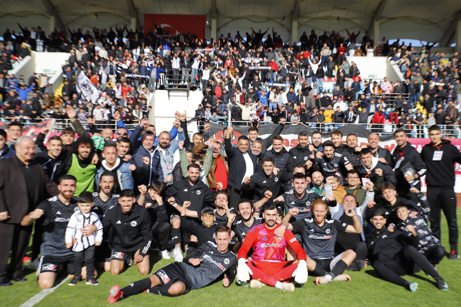 Serikspor karşısında son dakikalarda gelen gollerle sahadan 2-2’lik eşitlikle ayrılan