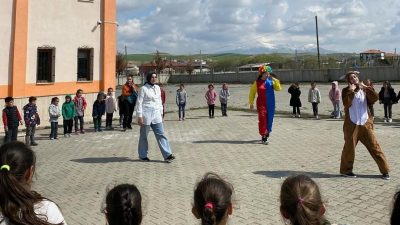 Aksaray Üniversitesi öğrencilerinin oluşturduğu Gülen Yüzler Topluluğu, şehir genelinde yürüttüğü