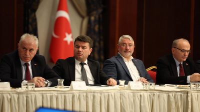 Aksaray Belediye Başkanı Evren Dinçer, AK Parti Genel Merkezinde gerçekleştirilen