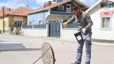 Aksaray Belediyesi, havaların ısınmasıyla birlikte şehir genelinde ilaçlama çalışmalarına hız
