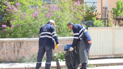 Aksaray Belediyesi, kent genelinde sürdürdüğü temizlik ve çevre düzenleme çalışmalarını