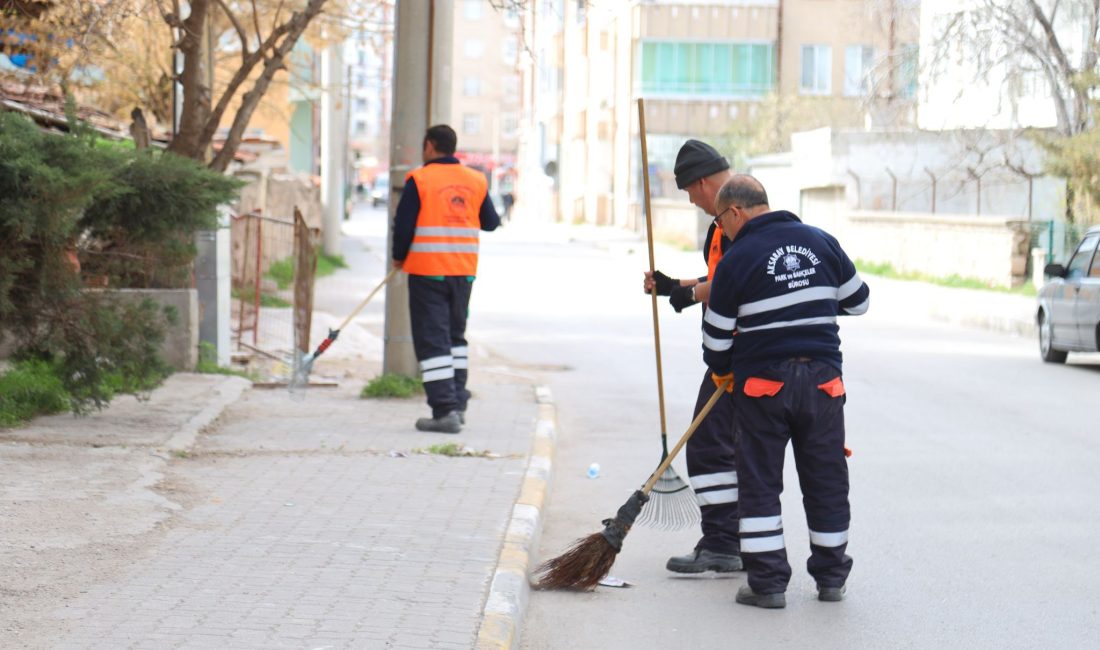 Aksaray Belediyesi, Taşpazar Mahallesi’nde çevre düzenlemesi ve temizlik çalışmalarına hız