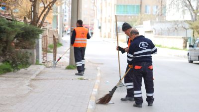 Aksaray Belediyesi, Taşpazar Mahallesi’nde çevre düzenlemesi ve temizlik çalışmalarına hız