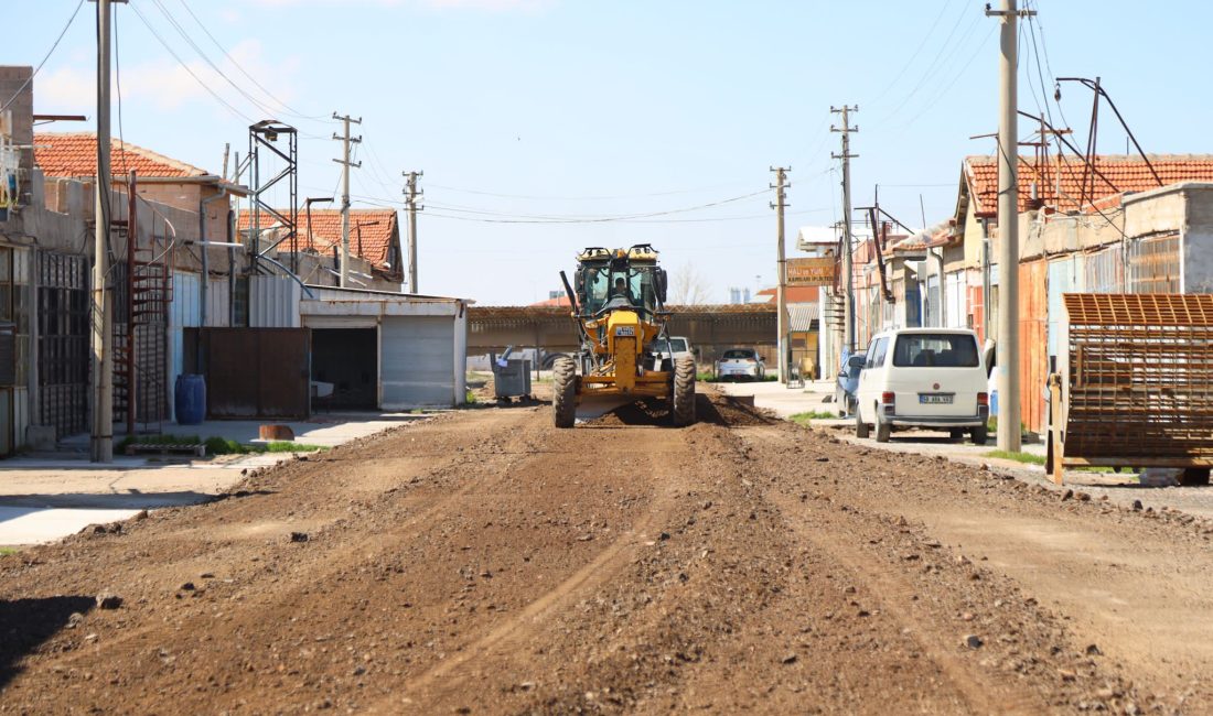 Aksaray Belediyesi, ulaşım projeleri kapsamında Hacılar Harmanı Mahallesi’nde yol yenileme