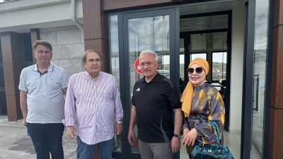 Doğal tedavi ve bitki bilimi konularındaki çalışmalarıyla tanınan Prof. Dr.