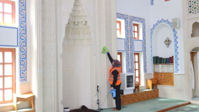 Aksaray Belediyesi, şehir genelinde camilerin temizliği ve düzenlenmesine yönelik çalışmalarını