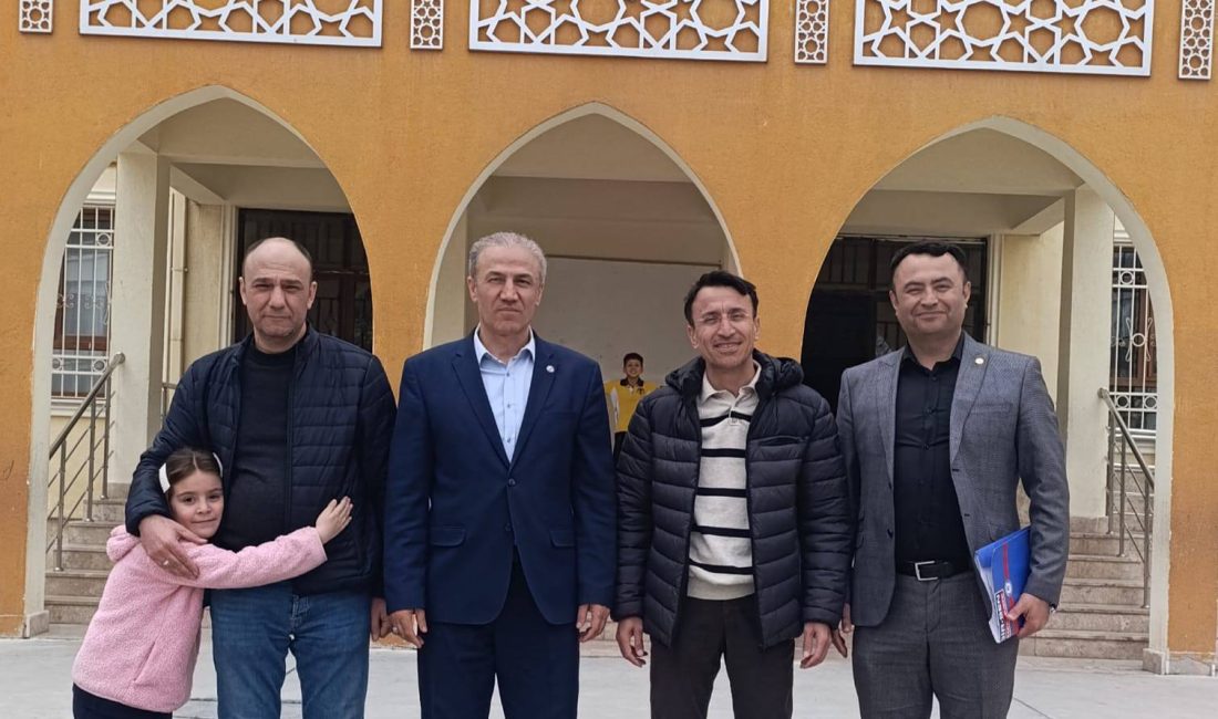 Aksaray Eğitim Bir Sen Şube Başkanı Murat Görmez, eğitim çalışanlarıyla