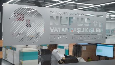 Uyarıda, "Başvuru yoğunluğundan etkilenmemek için Alo 199, http://randevu.nvi.gov.tr, e-Devlet aracılığıyla