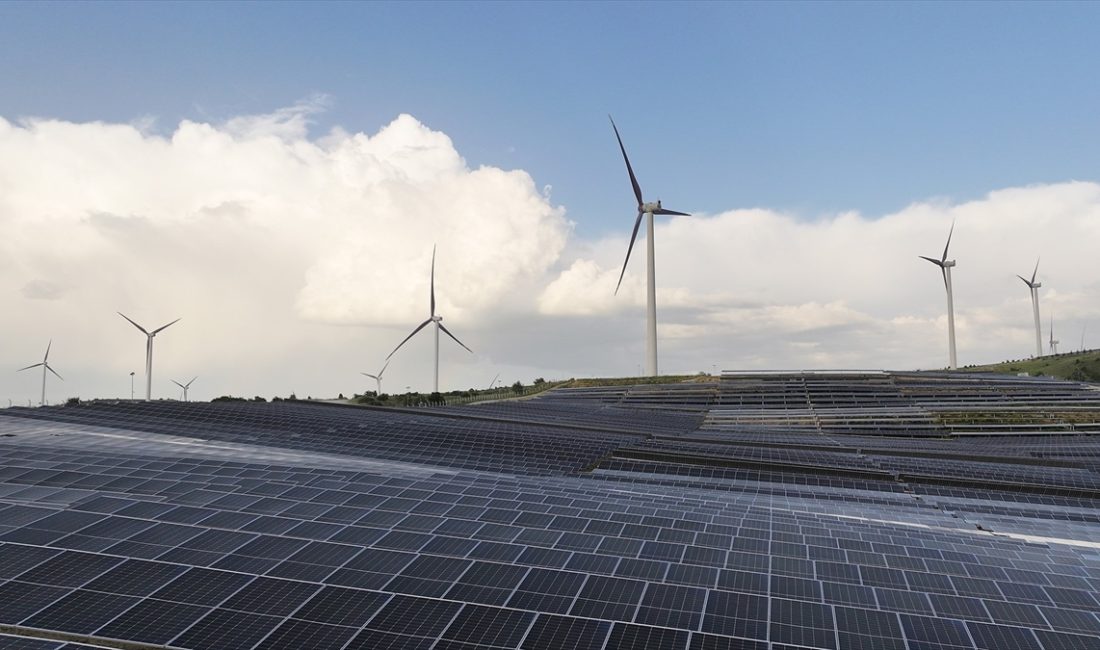 Türkiye'nin lisanslı elektrik üretimi şubatta önceki yılın aynı ayına göre