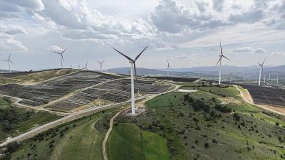 Küresel rüzgar enerjisi kurulu gücü, geçen yıl önceki yıla göre