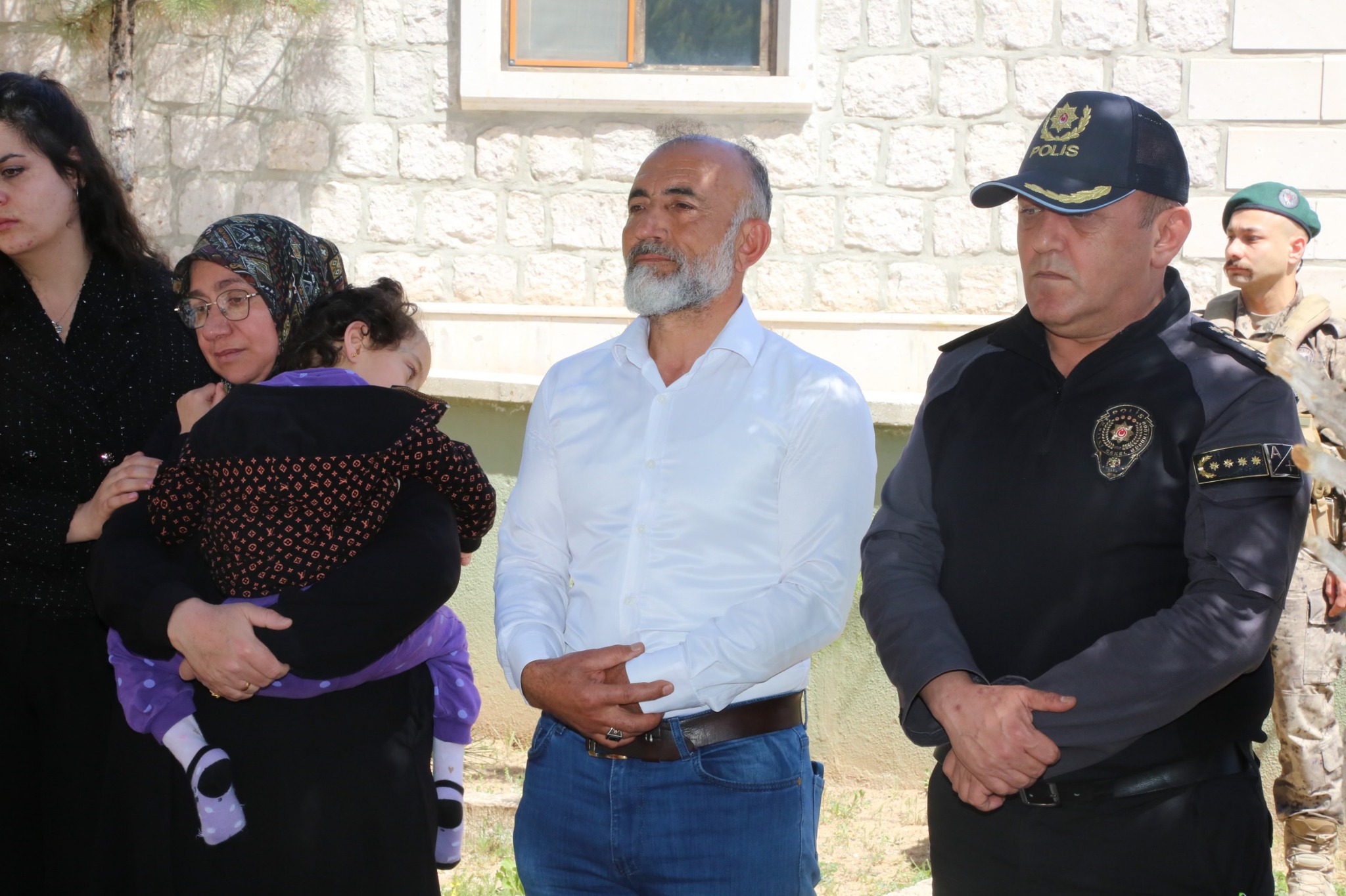 İl Müdürü Demir, şehit polis memurunu mezarı başında andı