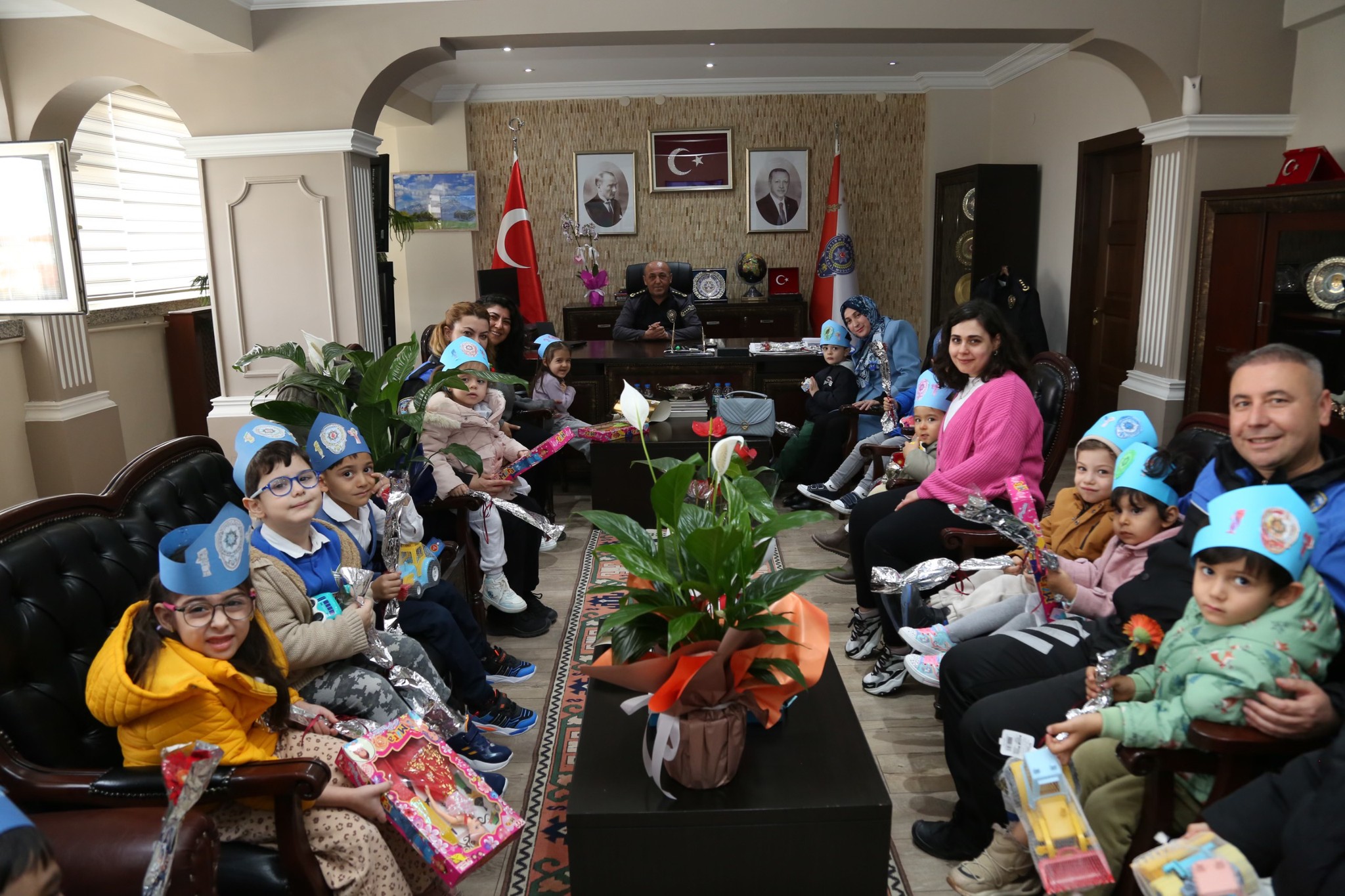 Miniklerden Polis Haftası’na anlamlı ziyaret