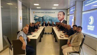 Eskil Belediye Başkanı Mustafa Zavlak, AK Parti Eskil İlçe Başkanlığı’nda
