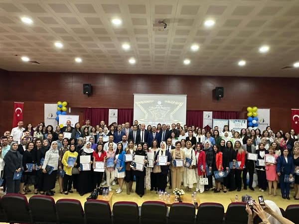 E-Twinning’de kalite etiketi alan öğretmenlere belgeleri törenle takdim edildi