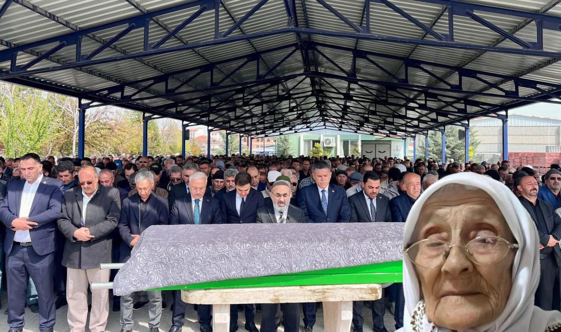 Eskil Belediye Başkanı Mustafa Zavlak’ın annesi Nail’e Zavlak dualar eşliğinde