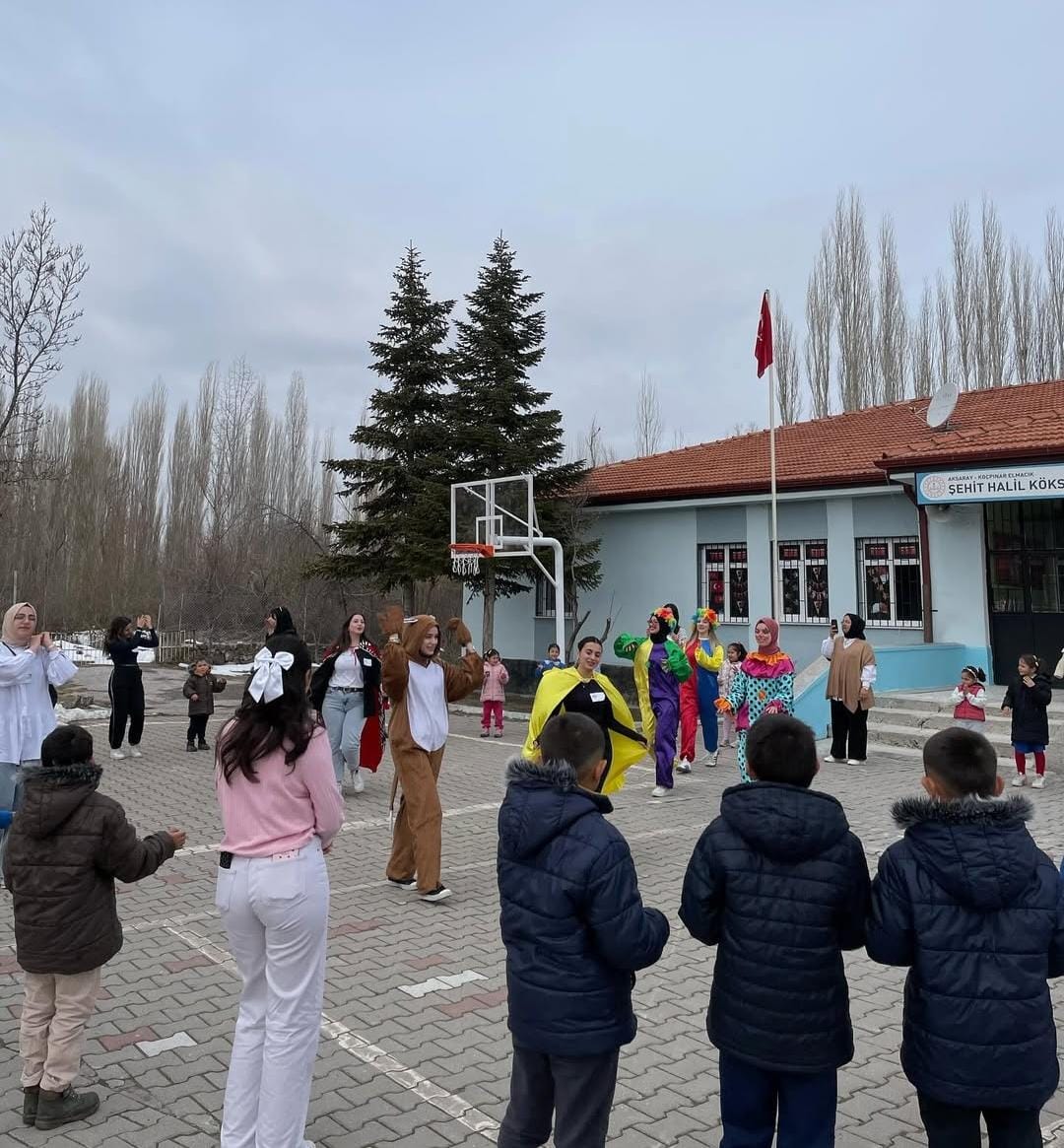 Palyaçolar, drama ve oyunlarla Aksaray’da çocuklara mutluluk dolu anlar!