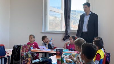 Güzelyurt Kaymakamı Muammer Yetiş, Selime beldesinde bulunan Hatice Dudu ve