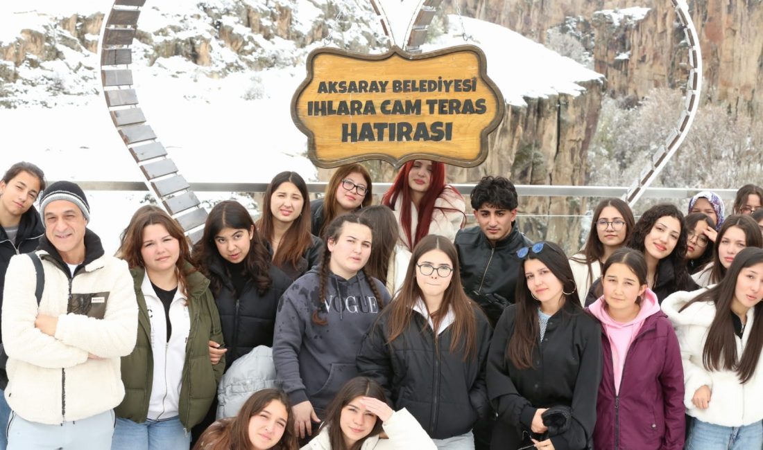 Aksaray'da Nisan ayının ortasında etkili olan kar yağışı, doğa tutkunlarına