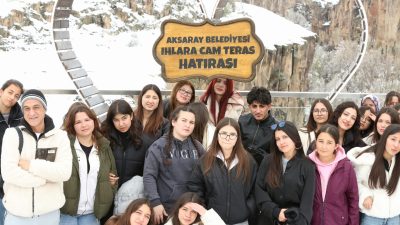 Aksaray'da Nisan ayının ortasında etkili olan kar yağışı, doğa tutkunlarına